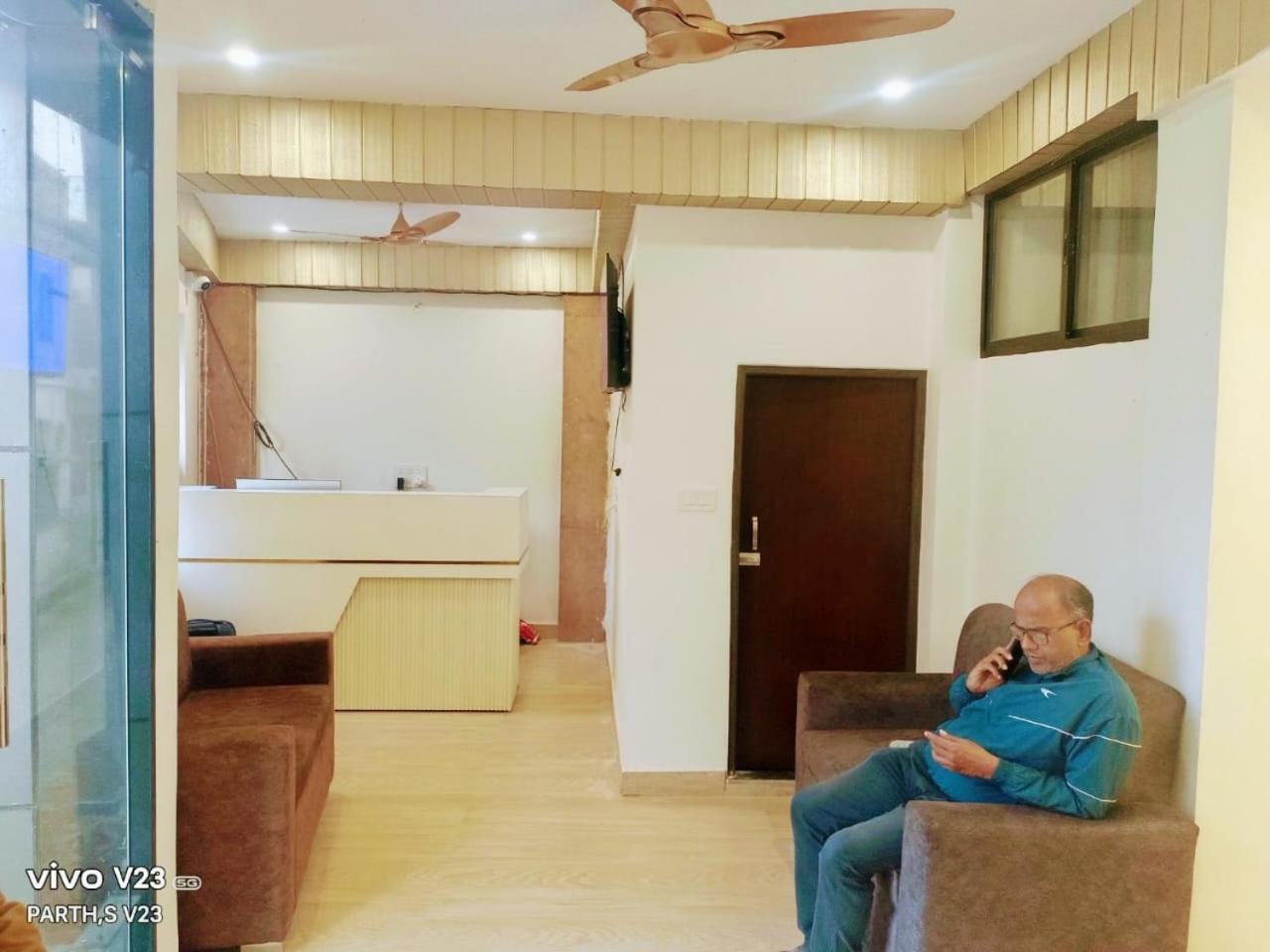Hotel Abhinandan Ayodhya Экстерьер фото