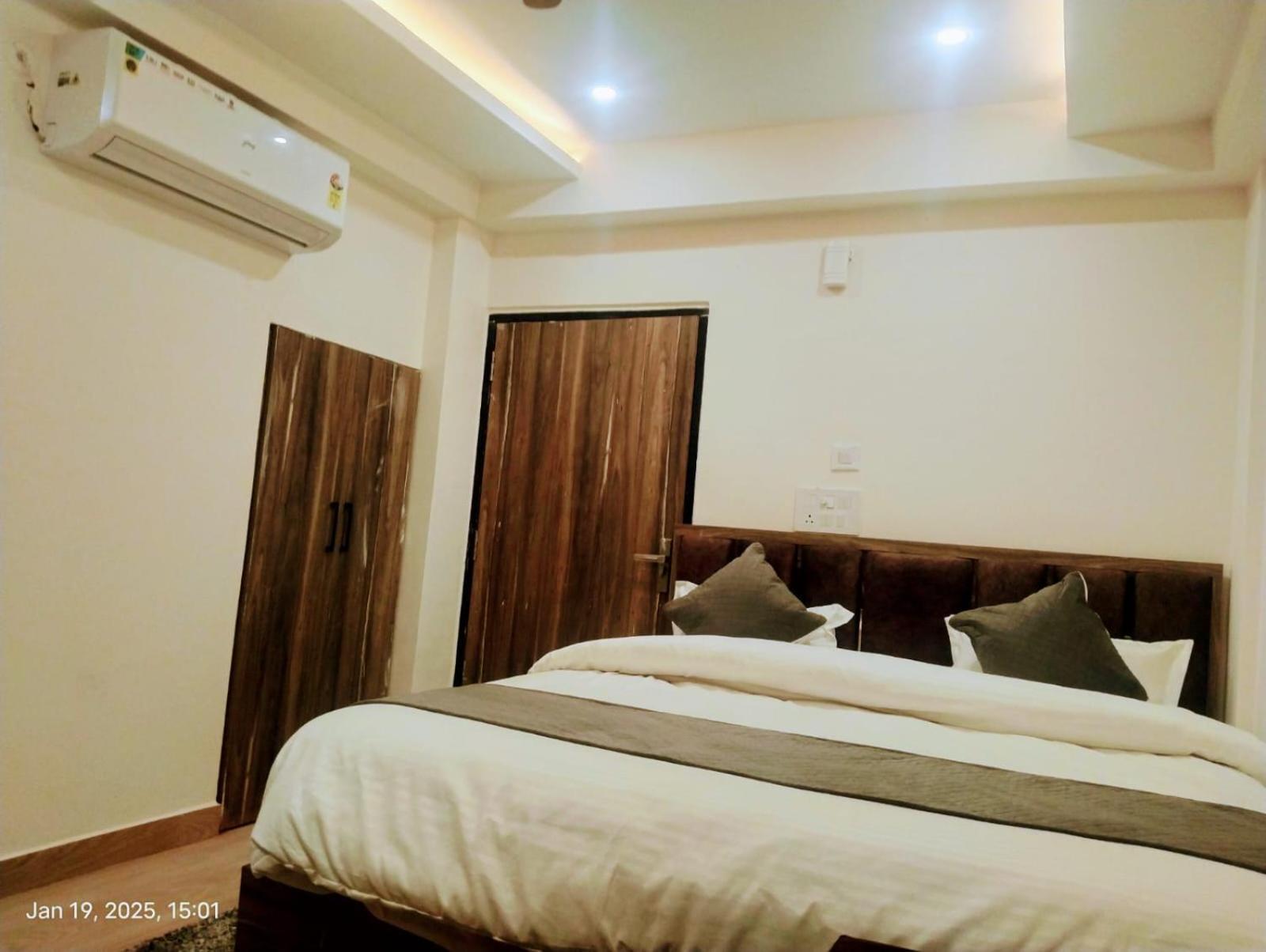 Hotel Abhinandan Ayodhya Экстерьер фото